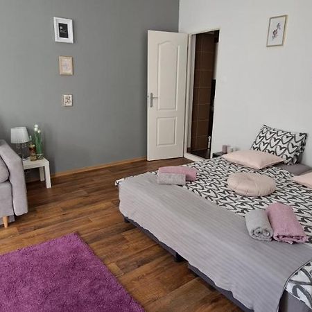 Sweet 16 Apartment In The Party District Budapeste Exterior foto