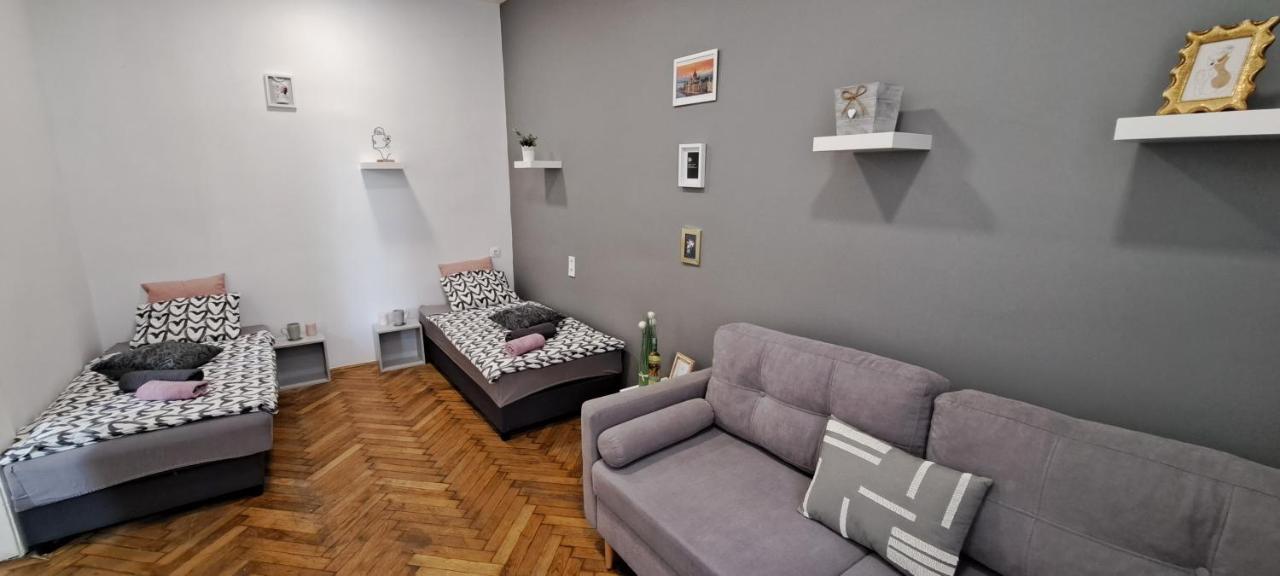 Sweet 16 Apartment In The Party District Budapeste Exterior foto